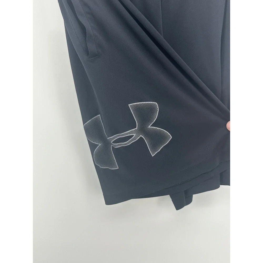 Under Armour HeatGear Mens Black Athletic Shorts Loose Fit Medium 9 Inch Inseam